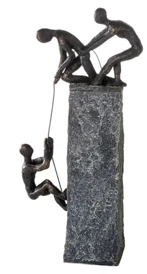 Imagen del producto de Escultura de Gilde, con detalles de cuerda, en grupo, fabricada en resina, color gris y bronce. Venta en paquetes de 1. Altura: 43.00 cm. Ancho: 18.00 cm. Profundidad: 5.00 cm. Código: 59774