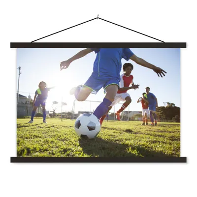 Produktbild von MuchoWow® Textilposter Junge spielt Fußball 150x100 cm mit schwarzem Rahmen - Schlafzimmer