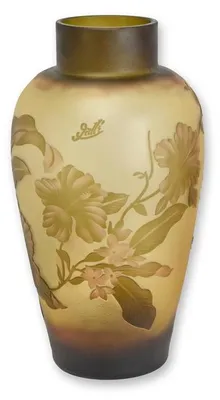 Productafbeelding van A Cameo Glass Vase 'Flowers'