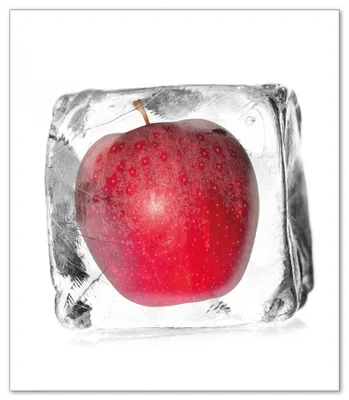 Produktbild von Wallario Herdabdeckplatte aus Glas, Größe 52 x 60 cm 1-teilig, Motiv Roter Apfel in Eiswürfel - Eiskaltes Obst