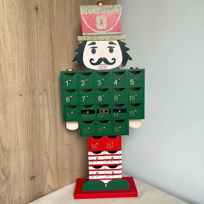 Image de Calendrier de l'Avent Casse-Noisette en bois– 24 cases bois décoratives de Noël