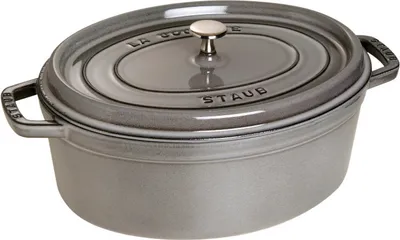 Produktbild von Staub Bräter Cocotte, oval, Gusseisen, Graphitgrau, innen mattschwarz emailliert, 40x33 cm, 6.7 L, 7.1 kg, Selbstbefeuchtungssystem, für alle Herdarten (inkl. Induktion), Backofen-, Spülmaschinen- & Gefrierschrankgeeignet.