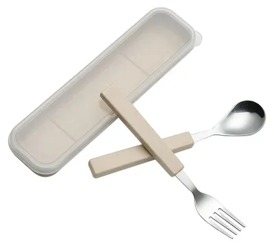 Productafbeelding van Kinderservies set, 2-delig, roestvrij staal 18/10, crème kleur, met reisetui. Bestaat uit een lepel en een vork