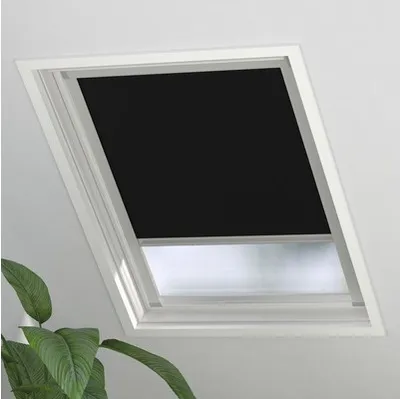 Produktbild von Dachfenster Verdunkelungsrollo geeignet für Velux Fenstergröße CK04 schwarz 38,3x79,5 cm