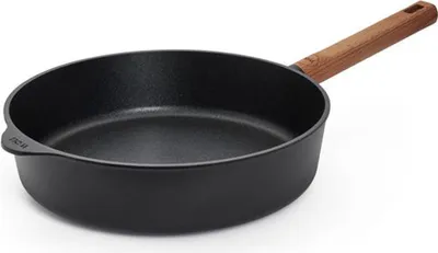 Produktbild von Woll, Eco Logic Induktion, Guss-Hochrandpfanne, fester Holzstiel Ø 24 cm, 7 cm hoch, 2,5 Liter