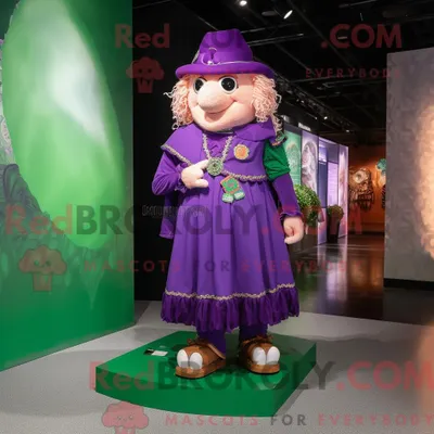 Image de Personnage mascotte REDBROKOLY d un drapeau irlandais violet habillé d une robe fourreau et de colliers
