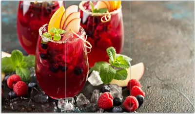 Produktbild von Wallario Herdabdeckplatte aus Glas, Größe 90 x 52 cm 3-teilig, Motiv Sommerlicher Wildbeerencocktail