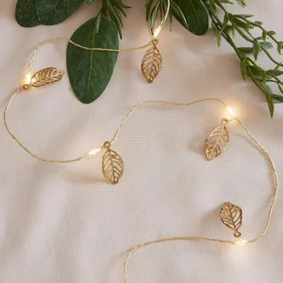Produktbild von Lights4fun 20er Micro LED Lichterkette warmweiß goldene Blätter batteriebetrieb Timer