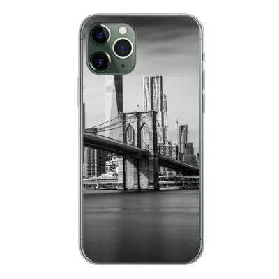 Produktbild von MuchoWow® Handyhülle Schutzhülle Hülle für iPhone 11 Pro Architektur - New York - Brooklyn Bridge - Wasser - Schwarz und weiß Silikon Softcase Handy Hülle - Handy