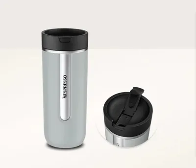 Produktbild von NESPRESSO Travel Mug Large Smokey Blue 540ml | Thermobecher Kalt & Warm für Kaffee, Tee, Matcha, etc. | Auslaufsicher, spülmaschinenfest | Kaffeebecher to go mit Deckel | Edelstahl Becher