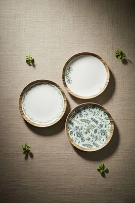Obrázok produktu pre Hermia Concept, kvalitná raňajková sada (14 dielov), 100 % porcelán, zelená a biela | 6 tanierov (19 cm), 2 misky (13 x 13 x 4 cm), 4 univerzálne misky (11 x 11 x 3,5 cm), 2 podnosy (24 x 14 cm) | Vhodné do umývačky riadu a mikrovlnnej rúry.