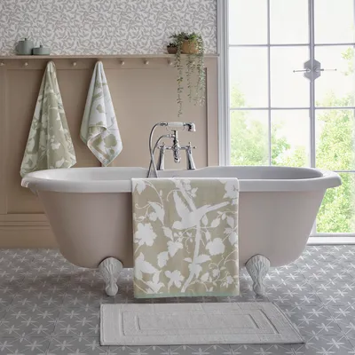 Produktbild von Laura Ashley Badetuch Oriental Garden Dove Grey 100cm x 150cm