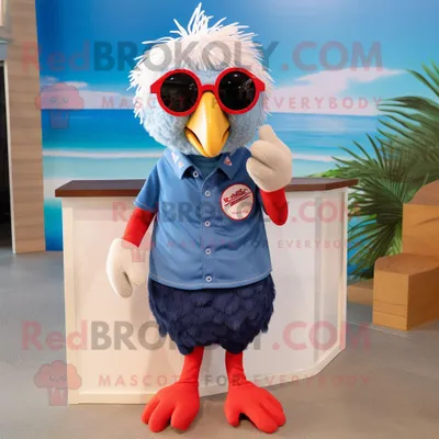 Produktbild von Maskottchen REDBROKOLY kostüm mit Huhn und Parmesan in Marineblau bekleidet mit Bermudashorts und Sonnenbrille