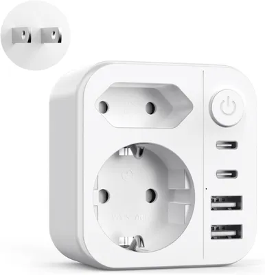 Produktbild von Reiseadapter 6-in-1 - Weltsteckdosenadapter - Zum Aufladen von Geräten - Mit 4 USB-Anschlüssen - 7x7x4 cm - Weiß