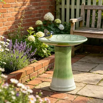 Productafbeelding van Keramische vogelbad, diameter 43 cm, hoogte 45 cm, met bloemmotief in reliëf, doorlopende glazuur, vorstbestendig, weerbestendig, geschikt voor tuin/terras. Groen
