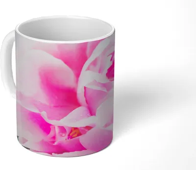 Produktbild von MuchoWow® Tasse Kaffeetasse Kaffeebecher 350 ml Nahaufnahme einer rosa Pfingstrose mit Blättern Teetasse - Fototasse - Becher - Keramikbecher - Teebecher - Kaffeetasse - Bürotasse