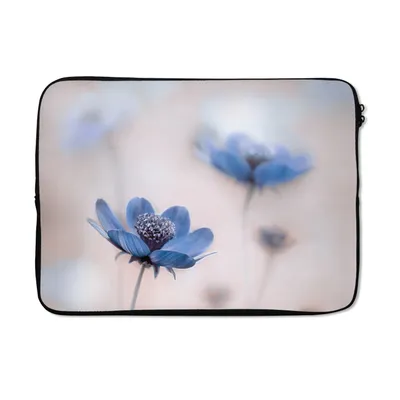 Produktbild von MuchoWow® Laptop Hülle 14 ZollKosmos - Blumen - Natur - Blau Laptoptasche - Laptoptasche - Stoßsicher - Schutzhaube