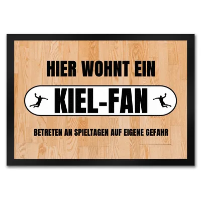 Produktbild von Hier wohnt ein Kiel-Fan Fußmatte in 35x50 cm mit Turnhallenboden Motiv