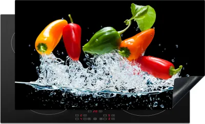 Obrázok produktu pre KitchenYeah® Kryt varnej dosky paprika - čierna - zelenina - voda - list, 91x52cm, kuchynská dekorácia, keramický kryt varnej dosky, krycia doska na varnú dosku