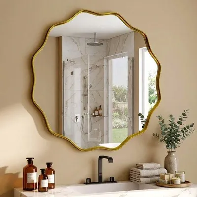 Productafbeelding van Spiegel met gegroefd metalen frame, 76,2 cm (30 inch), goudkleurig, geschikt voor badkamer, hal of woonkamer