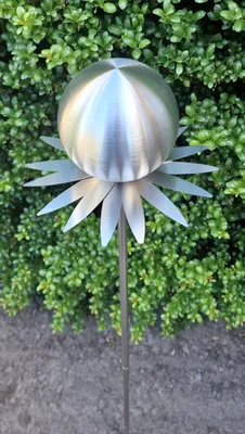 Produktbild von Blütenzauber Milano Rosenkugel 10 cm Edelstahl matt gebürstet Gartenstecker Deko mit Stab 80 cm
