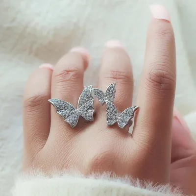 Produktbild von Frauen-Fingerring mit drei Schmetterlingen, eingelegten Strasssteinen, verstellbarer offener Ring, übertriebenes Fingerband, Schmuck, Geschenk