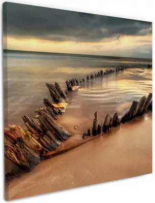 Produktbild von Wallario Premium Leinwandbild Bootswrack in Irland am Strand in Größe 50 x 50 cm