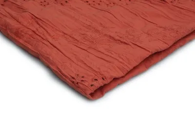 Zdjęcie produktu dla Tkanina bawełniana z haftem, kolor ceglasty, wzór 14 (50 x 140 cm)