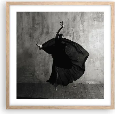Produktbild von Gerahmtes Poster - Rahmen in heller Eiche - Tanz Schwarz Kleid - 50x50 cm - Wand Bild - Wanddeko - Wandbilder - Kunstposter - Wandposter - Bilderrahmen - Bilder - Kunstdruck - P2NAC50x50-4536