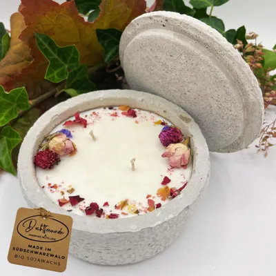 Produktbild von Handgefertigte Betonkerze Betongrau Herbstglühen für Herbst und Winter Stilvolle