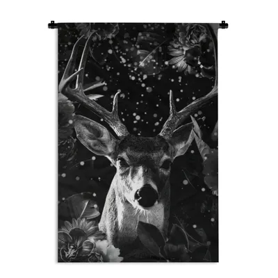 Produktbild von MuchoWow® Wandteppich Wandbehang Botanischer Hirsch mit Leuchtkugeln vor schwarzem Hintergrund - schwarz-weiß 120x180 cm Tapisserie Dekoration Wandtuch - Schlafzimmer - Dekorationen für das Haus