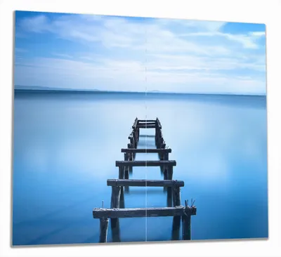 Produktbild von Wallario Herdabdeckplatte aus Glas, Größe 60 x 52 cm 2-teilig, Motiv Rustikaler Holzsteg im blauen See