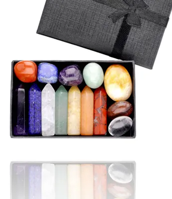 Produktbild von 7 Chakra Steine Set 14 Stück Natursteine Mineralien Spitzen Trommelsteine Geschenkbox