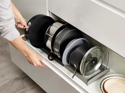 Produktbild von Famanu Pfannenregal mit verstellbaren Trennwänden - 30,5 cm bis 56 cm
