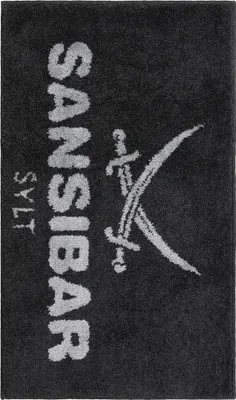 Produktbild von Sansibar Badematte mit Sansibar Logo Schriftzug, rutschhemmend beschichtet, Höhe 20 mm, fußbodenheizungsgeeignet, strapazierfähig, schnell trocknend, Polyacryl, 60x100 cm, anthrazit/silber