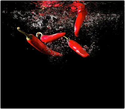 Produktbild von Spritzschutz Herdabdeckplatte Schneidebrett aus Glas Chilischoten im Wasser 1-Teilig (60x52cm)