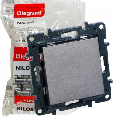 Obrázok produktu pre Legrand Niloe Step Jednopólový vypínač kovový 863401