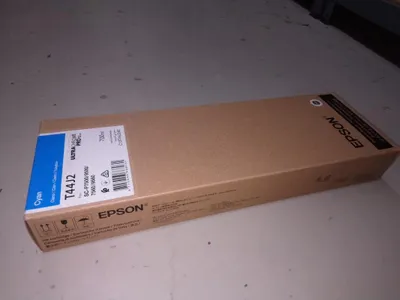 Imagen del producto de Cartucho de tinta cian Epson, modelo T44J, capacidad de 700 ml. Código: T44J2