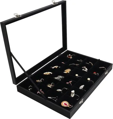 Immagine prodotto di Scatola portagioie Unyqoos® con coperchio in vetro: 24 scomparti regolabili, rivestimento interno in velluto nero, chiusura a scatto argentata, dimensioni 35,5 x 24,1 x 4,7 cm, impilabile