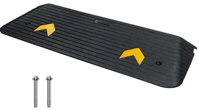 Productafbeelding van Rubberen Drempelhelling - Rolstoelhelling/Oprijplaat - Laadvermogen 15 Ton - Met Kanaal - Afmeting 110 x 32 x 3,8 cm - Antislip - Voor Stoepranden