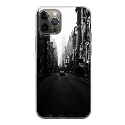 Produktbild von MuchoWow® Handyhülle Schutzhülle Hülle für iPhone 13 Pro Autofahrt durch eine ruhige Straße in New York in schwarz-weiß Silikon Softcase Handy Hülle - Handy-Tasche