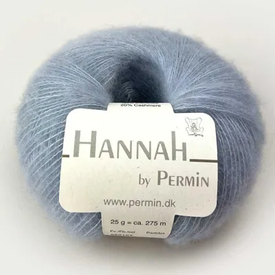 Zdjęcie produktu dla Hannah by Permin – Luksusowa przędza z wełny merynosowej, jedwabiu i kaszmiru (03 błękitny)