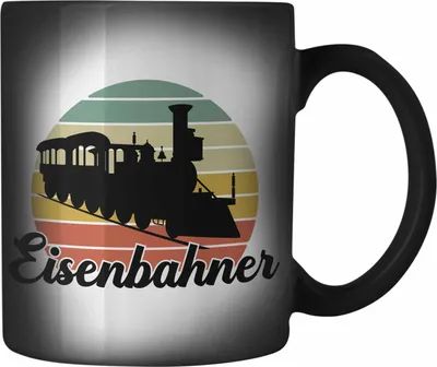 Produktbild von Trendation - Modeleisenbahn Geschenk Farbwechsel Zauber-Tasse Spruch Geschenk Geschenkidee Opa Rentner Dampflokomotive Eisenbahn Eisenbahner (Schwarz)