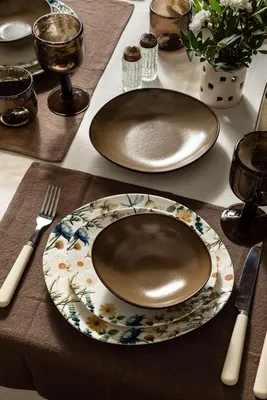 Produktbild von Hermia Concept, Hochwertiges 24-teiliges Dinner-Set aus 100% Porzellan | 6 Servierplatten (27 cm), 6 Teller (21 cm), 6 Dessertteller (21 cm), 6 Schalen (16 cm) | Spülmaschinen- und mikrowellenfest, ideal für jeden Anlass.