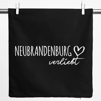 Produktbild von Huuraa Kissenbezug Neubrandenburg verliebt 40x40cm Black Baumwolle Dekokissenbezug Geschenkidee