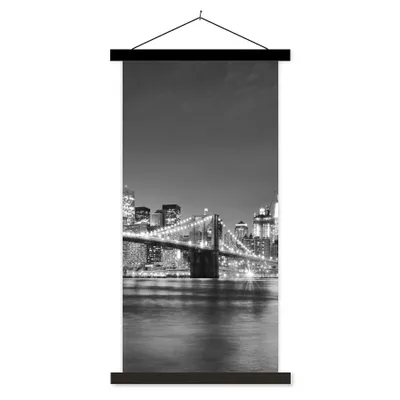 Produktbild von MuchoWow® Textilposter New York - Brücke - Brooklyn - Schwarz und weiß - Architektur 60x120 cm mit schwarzem Rahmen - Magnete