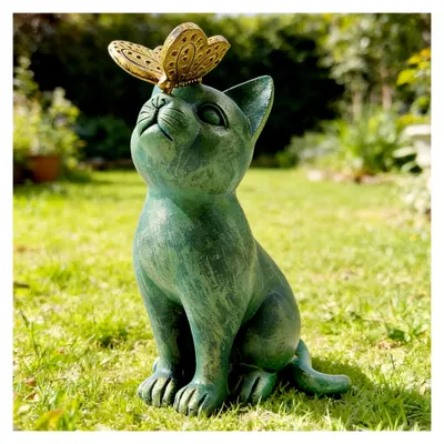 Produktbild von Katzen Deko für den Garten: Niedliche Katzenfigur mit Schmetterlingshut für die Außendekoration