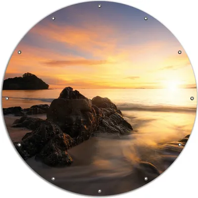 Produktbild von Wallario rundes Outdoor-Poster für Garten oder Balkon, Motiv Sonne über dem Meer mit Felsenlandschaft, 120 cm Durchmesser