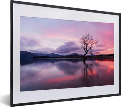 Produktbild von MuchoWow® MuchoWow® Gerahmtes Poster Wasser - Baum - See 40x30 cm - Poster mit zchwarzem Bilderrahmen - Bilderrahmen - Poster im Rahmen