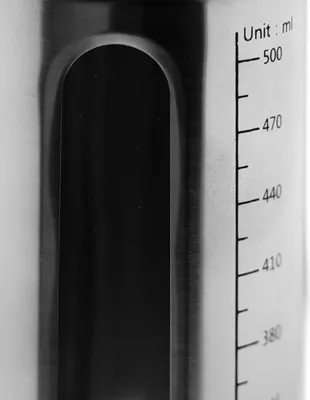 Image de Distributeur d'huile et de vinaigre en verre 500 ml avec graduation et bec verseur